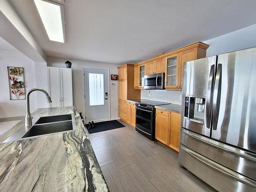 Kitchen - 750 Tsse Robillard, Saint-André-D'Argenteuil, QC - Indoor Photo Showing Kitchen With Double Sink