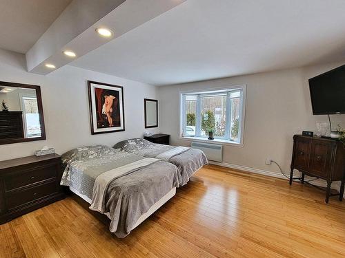 Master bedroom - 750 Tsse Robillard, Saint-André-D'Argenteuil, QC - Indoor Photo Showing Bedroom