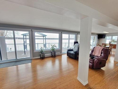 Living room - 750 Tsse Robillard, Saint-André-D'Argenteuil, QC - Indoor Photo Showing Living Room