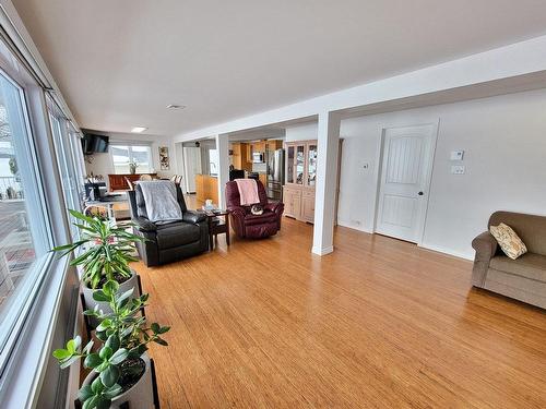 Living room - 750 Tsse Robillard, Saint-André-D'Argenteuil, QC - Indoor Photo Showing Living Room