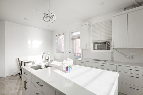 Cuisine - A-754 Av. Bloomfield, Montréal (Outremont), QC - Indoor Photo Showing Kitchen With Upgraded Kitchen