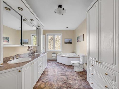 Salle de bains attenante Ã  la CCP - 239 Ch. Belmont, Stoneham-Et-Tewkesbury, QC - Indoor Photo Showing Bathroom