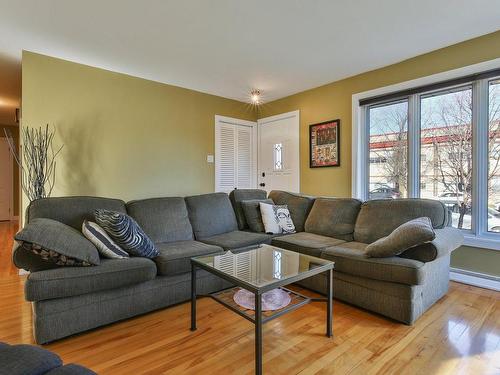 Salon - 380 Rue Maisonneuve, Saint-Jean-Sur-Richelieu, QC - Indoor Photo Showing Living Room