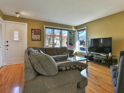 Salon - 380 Rue Maisonneuve, Saint-Jean-Sur-Richelieu, QC - Indoor Photo Showing Living Room