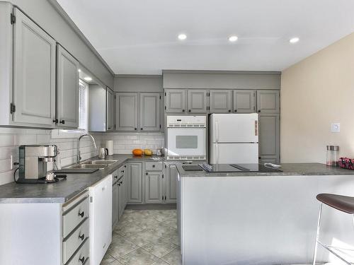 Cuisine - 380 Rue Maisonneuve, Saint-Jean-Sur-Richelieu, QC - Indoor Photo Showing Kitchen With Double Sink