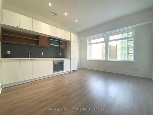 603-111 St Clair Ave W, Toronto, ON - Indoor Photo Showing Kitchen