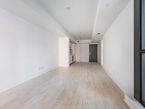 431-33 Frederick Todd Way, Toronto, ON - Indoor Photo Showing Other Room