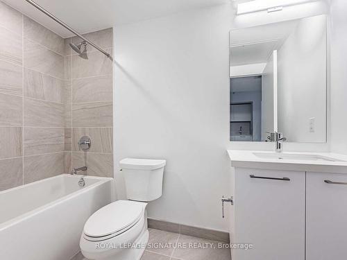 431-33 Frederick Todd Way, Toronto, ON - Indoor Photo Showing Bathroom