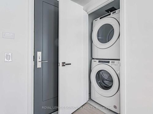 431-33 Frederick Todd Way, Toronto, ON - Indoor Photo Showing Laundry Room