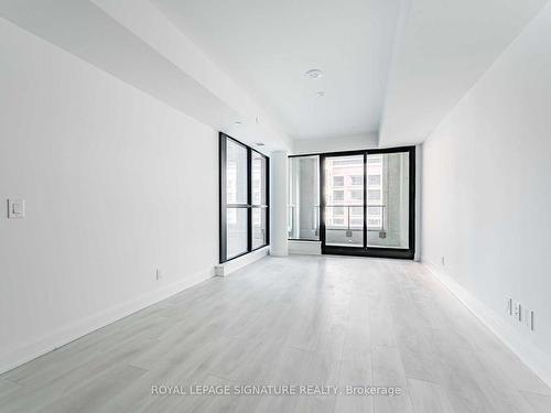 431-33 Frederick Todd Way, Toronto, ON - Indoor Photo Showing Other Room