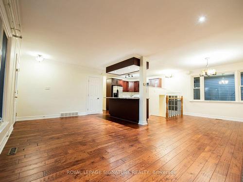 Main-68 Lawson Rd, Toronto, ON - Indoor Photo Showing Living Room