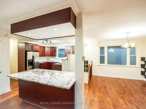 Main-68 Lawson Rd, Toronto, ON - Indoor Photo Showing Kitchen