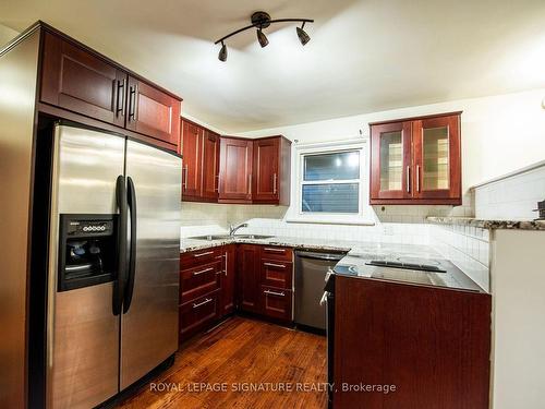 Main-68 Lawson Rd, Toronto, ON - Indoor Photo Showing Kitchen