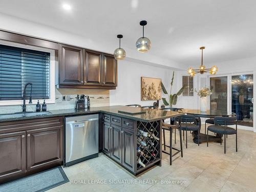 6412 Newcombe Dr, Mississauga, ON - Indoor Photo Showing Kitchen