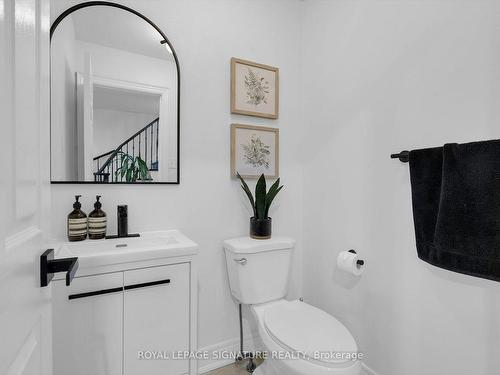 6412 Newcombe Dr, Mississauga, ON - Indoor Photo Showing Bathroom