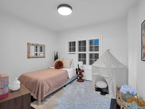 6412 Newcombe Dr, Mississauga, ON - Indoor Photo Showing Bedroom