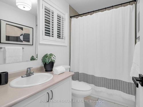 6412 Newcombe Dr, Mississauga, ON - Indoor Photo Showing Bathroom