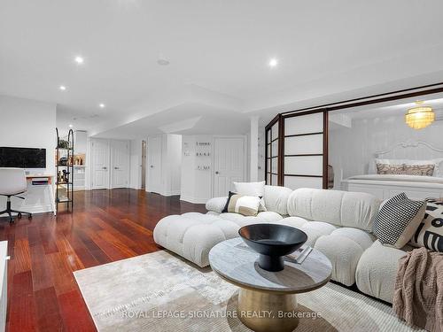 6412 Newcombe Dr, Mississauga, ON - Indoor Photo Showing Living Room