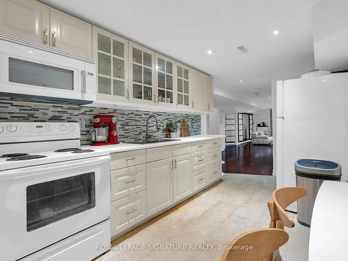 6412 Newcombe Dr, Mississauga, ON - Indoor Photo Showing Kitchen