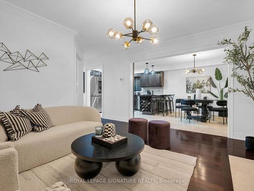 6412 Newcombe Dr, Mississauga, ON - Indoor Photo Showing Living Room