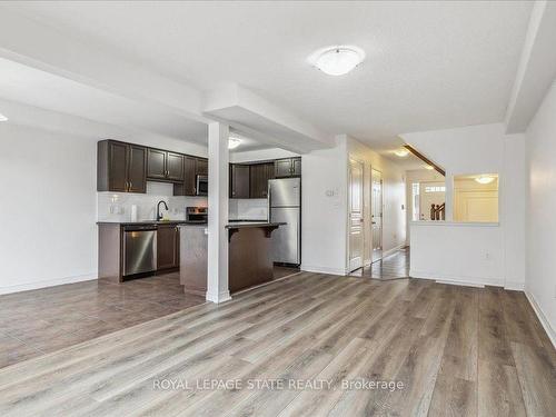 142 Edenrock Dr, Hamilton, ON - Indoor Photo Showing Kitchen