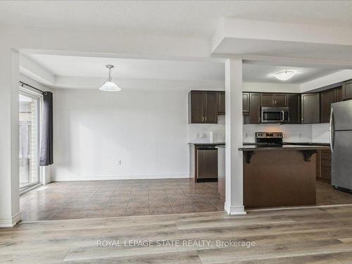 142 Edenrock Dr, Hamilton, ON - Indoor Photo Showing Kitchen