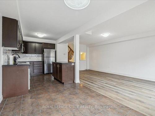 142 Edenrock Dr, Hamilton, ON - Indoor Photo Showing Kitchen