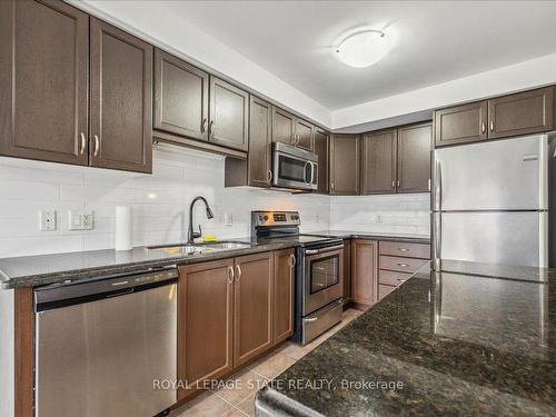 142 Edenrock Dr, Hamilton, ON - Indoor Photo Showing Kitchen