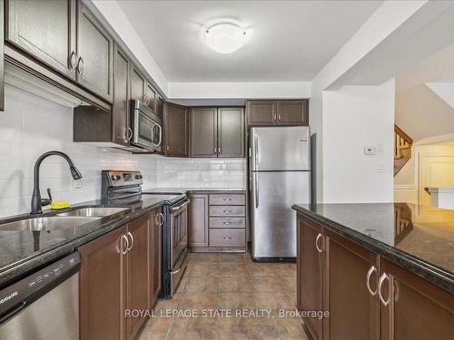 142 Edenrock Dr, Hamilton, ON - Indoor Photo Showing Kitchen