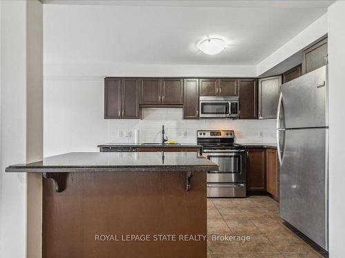 142 Edenrock Dr, Hamilton, ON - Indoor Photo Showing Kitchen