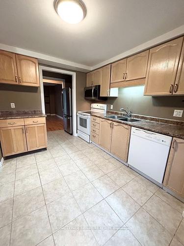 276 Benesfort Cres, Kitchener, ON - Indoor Photo Showing Kitchen With Double Sink