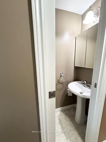 276 Benesfort Cres, Kitchener, ON - Indoor Photo Showing Bathroom