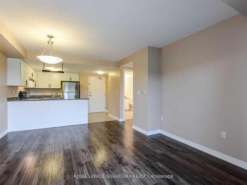 403-45 Kingsbury Sq, Guelph, ON - Indoor Photo Showing Kitchen