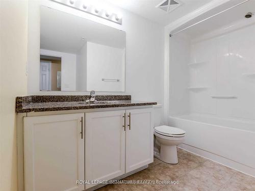 403-45 Kingsbury Sq, Guelph, ON - Indoor Photo Showing Bathroom