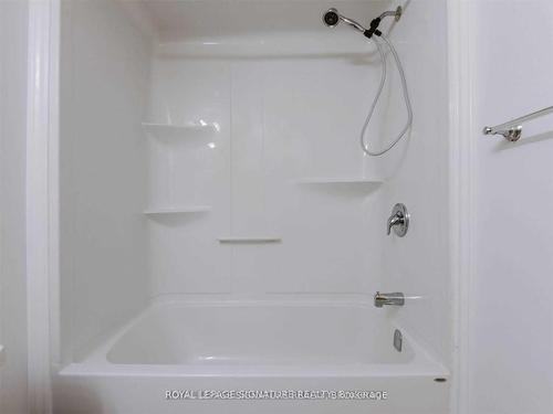 403-45 Kingsbury Sq, Guelph, ON - Indoor Photo Showing Bathroom