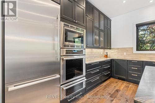 566 Lansdowne Avenue, Niagara-On-The-Lake (Town), ON - Indoor Photo Showing Kitchen With Upgraded Kitchen