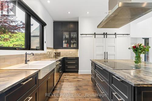 566 Lansdowne Avenue, Niagara-On-The-Lake (Town), ON - Indoor Photo Showing Kitchen With Double Sink