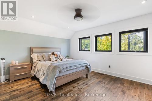 566 Lansdowne Avenue, Niagara-On-The-Lake (Town), ON - Indoor Photo Showing Bedroom