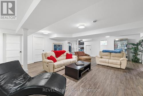 566 Lansdowne Avenue, Niagara-On-The-Lake (Town), ON - Indoor Photo Showing Living Room