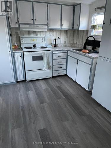 22 Valleyview Drive, Hamilton Township, ON - Indoor Photo Showing Kitchen