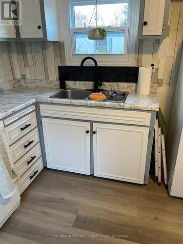 22 Valleyview Drive, Hamilton Township, ON - Indoor Photo Showing Kitchen