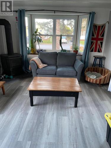 22 Valleyview Drive, Hamilton Township, ON - Indoor Photo Showing Living Room