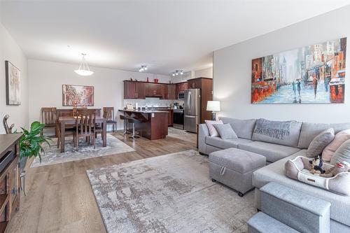 316-2100 Boucherie Road, West Kelowna, BC - Indoor Photo Showing Living Room