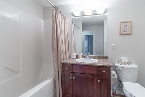 316-2100 Boucherie Road, West Kelowna, BC - Indoor Photo Showing Bathroom