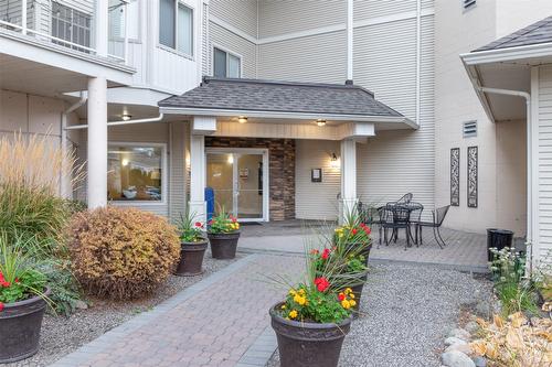 316-2100 Boucherie Road, West Kelowna, BC - Outdoor