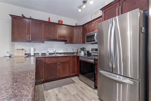 316-2100 Boucherie Road, West Kelowna, BC - Indoor Photo Showing Kitchen With Stainless Steel Kitchen