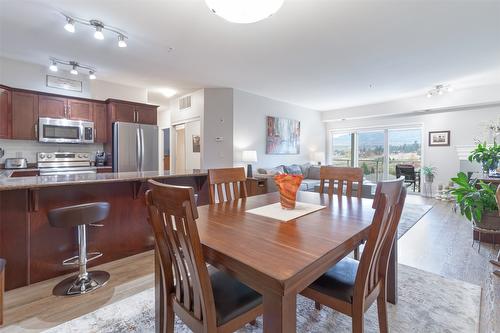 316-2100 Boucherie Road, West Kelowna, BC - Indoor Photo Showing Dining Room