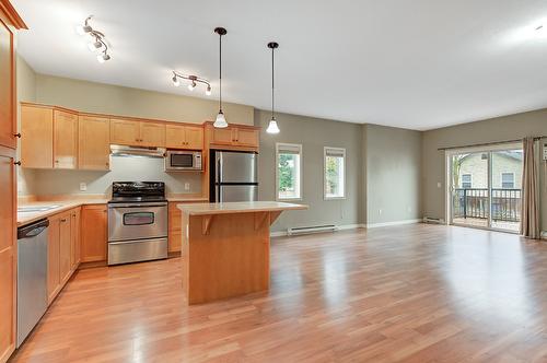 101-150 Mallach Road, Kelowna, BC - Indoor Photo Showing Kitchen