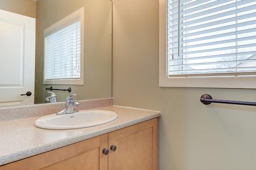 101-150 Mallach Road, Kelowna, BC - Indoor Photo Showing Bathroom