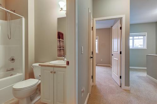 101-150 Mallach Road, Kelowna, BC - Indoor Photo Showing Bathroom